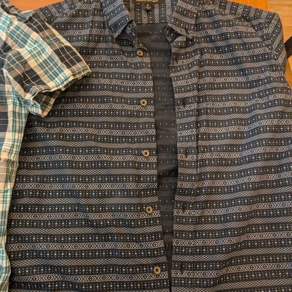 Men's medium button up short sleeve shirts and polos